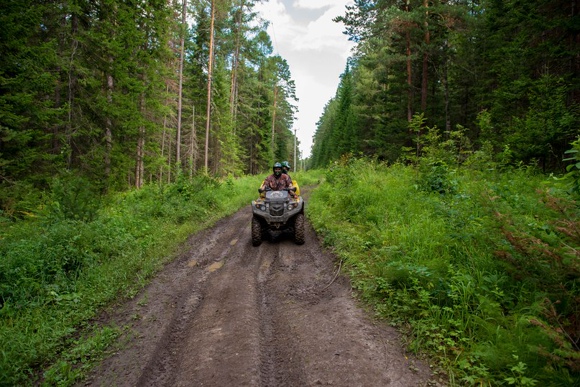 Прокат квадроциклов летом в Красноярске. Сервис Ultra Подарки. Подарочный сертификат на прокат квадроциклов летом и зимой в Красноярске. Закажите катание на квадроциклах недорого и наслаждайтесь активным отдыхом с друзьями. Выбирайте живописные маршруты для езды на квадроциклах. Сервис UltraPodarki.ru 8800-505-9530. Катание на квадроциклах, Прокат квадроциклов, езда на квадроцикле, прокат квадроциклов Красноярск, катание на квадроциклах Красноярск, Катание на квадроциклах зимой, Катание на квадроциклах летом, Сертификат на катание на квадроциклах 

