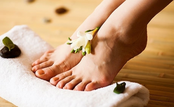Традиционный тайский массаж ног. Подарочные сертификаты Ultra Подарки Красноярск. Купить оригинальный подарок или подарочный сертификат на Традиционный тайский массаж ног. Сервис UltraPodarki.ru 8 800 505 95 30. Традиционный тайский фут массаж в Красноярске, фут массаж, тайский массаж ног в Красноярске, массаж ног в Красноярске, массажный салон Красноярск, релакс массаж #в Мосвке#, массаж  тела в Красноярске