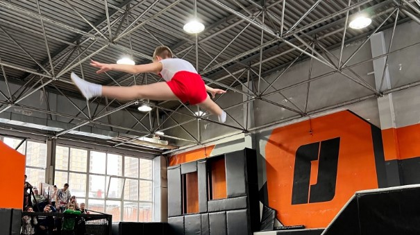  Батутный центр в Красноярске. Сервис Ultra Подарки. Купить подарочный сертификат в батутный центр, попробуйте прыжки на батуте в Красноярске. Сервис UltraPodarki.ru 8 (800) 555 95-30.. Батутный центр , батутный центр, батутный центр цены, батутный центр в Красноярске,  батутный парк, батут прыгать, прыжки +на батуте, батут Красноярск, батут спорт