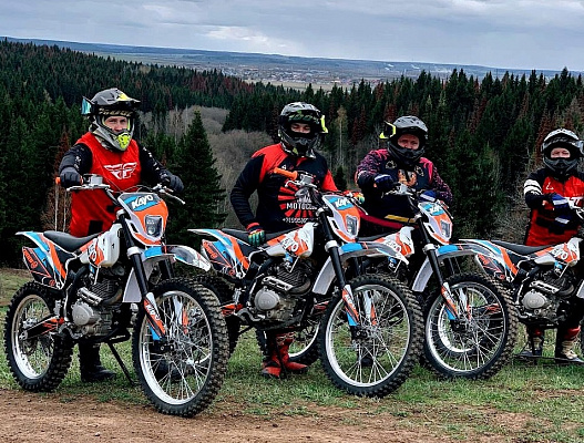 Катание на мотоцикле в Красноярске. ULTRA ПОДАРКИ. Купить катание на мотоцикле в Красноярске. Попробовав езду на мотоциклах, вы получите порцию адреналина и невероятные эмоции. Сервис: UltraPodarki.ru 8 800 505 95 30.. Катание на мотоцикле в Красноярске, прокат мотоциклов Красноярск, катание на мотоциклах, прокат мотоцикла, езда на мотоцикле Красноярск, езда на мотоцикле, мотопрогулка Красноярск, мотопрогулка, поездки на байке, личный мотоцикл, катание на мотоцикле, мотоциклетный шлем, увлечение поездками на мотоцикле, пристрастие к мотоциклам, сертификат на поездку на мотоцикле, прокатиться на мотоцикле, мото-транспорт, мото-треки, мото-поездки, езда на мотоцикле в Красноярске, катание на мотоцикле в Красноярске, мотоклуб в Красноярске