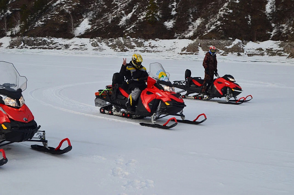 Катание на снегоходах в Красноярске в подарок. Сервис Ultra Подарки
. Подарочный сертификат на катание на снегоходах в Красноярске с друзьями. Закажите прокат снегоходов в подарок для мужчины по привлекательным ценам. Живописные маршруты для езды на снегоходах это отличная возможность активного отдыха. Сервис UltraPodarki.ru 8 800 505 95 30. катание на снегоходах, подарочный сертификат на катание на снегоходе, прокат снегоходов, прокат снегоходов Красноярск, катание на снегоходах Красноярск, езда на снегоходе