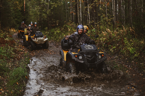 Прокат квадроциклов летом в Красноярске. Сервис Ultra Подарки. Подарочный сертификат на прокат квадроциклов летом и зимой в Красноярске. Закажите катание на квадроциклах недорого и наслаждайтесь активным отдыхом с друзьями. Выбирайте живописные маршруты для езды на квадроциклах. Сервис UltraPodarki.ru 8800-505-9530. Катание на квадроциклах, Прокат квадроциклов, езда на квадроцикле, прокат квадроциклов Красноярск, катание на квадроциклах Красноярск, Катание на квадроциклах зимой, Катание на квадроциклах летом, Сертификат на катание на квадроциклах 

