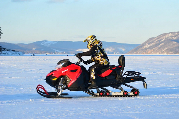 Катание на снегоходах в Красноярске в подарок. Сервис Ultra Подарки
. Подарочный сертификат на катание на снегоходах в Красноярске с друзьями. Закажите прокат снегоходов в подарок для мужчины по привлекательным ценам. Живописные маршруты для езды на снегоходах это отличная возможность активного отдыха. Сервис UltraPodarki.ru 8 800 505 95 30. катание на снегоходах, подарочный сертификат на катание на снегоходе, прокат снегоходов, прокат снегоходов Красноярск, катание на снегоходах Красноярск, езда на снегоходе