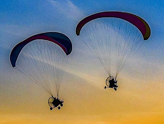 Полёт с инструктором на параплане в Красноярске. Ultra Подарки. Полёт с инструктором на параплане в Красноярске. Попробуйте полёт на двухместном параплане над столицей. Сервис: UltraPodarki.ru 8 800 505 95 30. Полёт на параплане, полёт на параплане Красноярск, полёт с инструктором на параплане Красноярск, полёт с инструктором на параплане, параплан Красноярск, параплан, парапланеризм Красноярск, купить параплан Красноярск