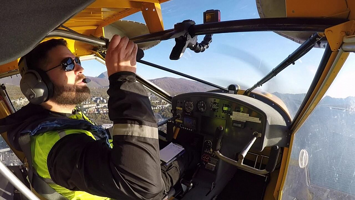 Развлекательный полёт на самолёте. Подарочные сертификаты Ultra Подарки Красноярск. Купить оригинальный подарок или подарочный сертификат на Развлекательный полёт на самолёте. Сервис UltraPodarki.ru Красноярск 8 800 505 95 30. 