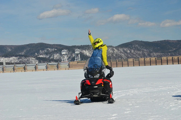 Катание на снегоходах в Красноярске в подарок. Сервис Ultra Подарки
. Подарочный сертификат на катание на снегоходах в Красноярске с друзьями. Закажите прокат снегоходов в подарок для мужчины по привлекательным ценам. Живописные маршруты для езды на снегоходах это отличная возможность активного отдыха. Сервис UltraPodarki.ru 8 800 505 95 30. катание на снегоходах, подарочный сертификат на катание на снегоходе, прокат снегоходов, прокат снегоходов Красноярск, катание на снегоходах Красноярск, езда на снегоходе