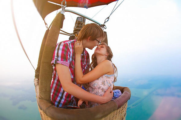 Романтическое свидание на воздушном шаре в Красноярске. Ultra Подарки. Купить романтическое свидание на воздушном шаре в Красноярске. Подарите самым близким незабываемые моменты и признайтесь в искренних чувствах. Сервис UltraPodarki.ru 8-800-505-95-30. Романтическое свидание на воздушном шаре в Красноярске, свидание в Красноярске, свидание на воздушном шаре, сертификат на свидание на воздушном шаре, сертификат на свидание в Красноярске, купить свидание, купить свидание Красноярск, первое свидание, девушка свидание, воздушный шар, полет на воздушном шаре