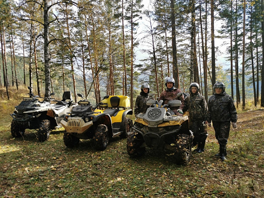 Прокат квадроциклов летом в Красноярске. Сервис Ultra Подарки. Подарочный сертификат на прокат квадроциклов летом и зимой в Красноярске. Закажите катание на квадроциклах недорого и наслаждайтесь активным отдыхом с друзьями. Выбирайте живописные маршруты для езды на квадроциклах. Сервис UltraPodarki.ru 8800-505-9530. Катание на квадроциклах, Прокат квадроциклов, езда на квадроцикле, прокат квадроциклов Красноярск, катание на квадроциклах Красноярск, Катание на квадроциклах зимой, Катание на квадроциклах летом, Сертификат на катание на квадроциклах 


