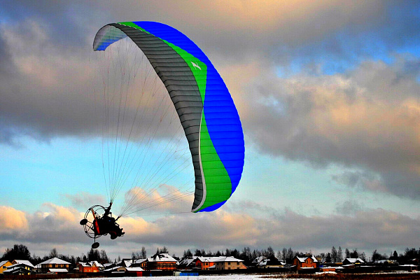 Полёт с инструктором на параплане в Красноярске. Ultra Подарки. Полёт с инструктором на параплане в Красноярске. Попробуйте полёт на двухместном параплане над столицей. Сервис: UltraPodarki.ru 8 800 505 95 30. Полёт на параплане, полёт на параплане Красноярск, полёт с инструктором на параплане Красноярск, полёт с инструктором на параплане, параплан Красноярск, параплан, парапланеризм Красноярск, купить параплан Красноярск