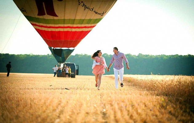 Романтическое свидание на воздушном шаре в Красноярске. Ultra Подарки. Купить романтическое свидание на воздушном шаре в Красноярске. Подарите самым близким незабываемые моменты и признайтесь в искренних чувствах. Сервис UltraPodarki.ru 8-800-505-95-30. Романтическое свидание на воздушном шаре в Красноярске, свидание в Красноярске, свидание на воздушном шаре, сертификат на свидание на воздушном шаре, сертификат на свидание в Красноярске, купить свидание, купить свидание Красноярск, первое свидание, девушка свидание, воздушный шар, полет на воздушном шаре