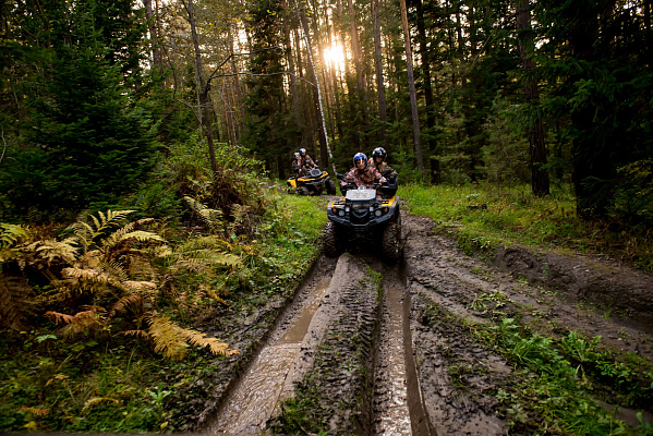 Прокат квадроциклов летом в Красноярске. Сервис Ultra Подарки. Подарочный сертификат на прокат квадроциклов летом и зимой в Красноярске. Закажите катание на квадроциклах недорого и наслаждайтесь активным отдыхом с друзьями. Выбирайте живописные маршруты для езды на квадроциклах. Сервис UltraPodarki.ru 8800-505-9530. Катание на квадроциклах, Прокат квадроциклов, езда на квадроцикле, прокат квадроциклов Красноярск, катание на квадроциклах Красноярск, Катание на квадроциклах зимой, Катание на квадроциклах летом, Сертификат на катание на квадроциклах 

