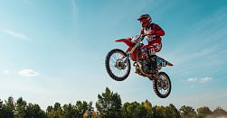 Катание на кроссовых мотоциклах (для опытных райдеров)