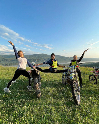 Катание на мотоцикле в Красноярске. ULTRA ПОДАРКИ. Купить катание на мотоцикле в Красноярске. Попробовав езду на мотоциклах, вы получите порцию адреналина и невероятные эмоции. Сервис: UltraPodarki.ru 8 800 505 95 30.. Катание на мотоцикле в Красноярске, прокат мотоциклов Красноярск, катание на мотоциклах, прокат мотоцикла, езда на мотоцикле Красноярск, езда на мотоцикле, мотопрогулка Красноярск, мотопрогулка