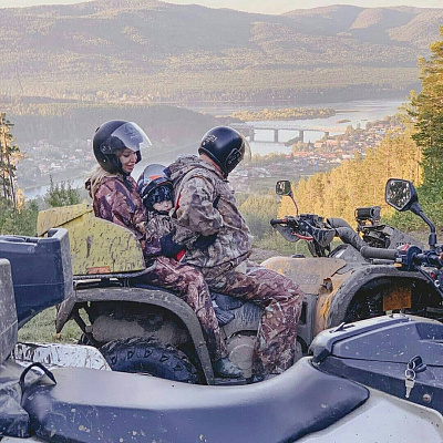 Прокат квадроциклов летом в Красноярске. Сервис Ultra Подарки. Подарочный сертификат на прокат квадроциклов летом и зимой в Красноярске. Закажите катание на квадроциклах недорого и наслаждайтесь активным отдыхом с друзьями. Выбирайте живописные маршруты для езды на квадроциклах. Сервис UltraPodarki.ru 8800-505-9530. Катание на квадроциклах, Прокат квадроциклов, езда на квадроцикле, прокат квадроциклов Красноярск, катание на квадроциклах Красноярск, Катание на квадроциклах зимой, Катание на квадроциклах летом, Сертификат на катание на квадроциклах 

