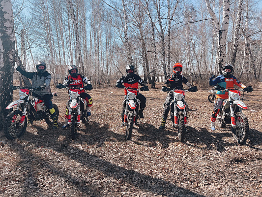 Катание на мотоцикле в Красноярске. ULTRA ПОДАРКИ. Купить катание на мотоцикле в Красноярске. Попробовав езду на мотоциклах, вы получите порцию адреналина и невероятные эмоции. Сервис: UltraPodarki.ru 8 800 505 95 30.. Катание на мотоцикле в Красноярске, прокат мотоциклов Красноярск, катание на мотоциклах, прокат мотоцикла, езда на мотоцикле Красноярск, езда на мотоцикле, мотопрогулка Красноярск, мотопрогулка, поездки на байке, личный мотоцикл, катание на мотоцикле, мотоциклетный шлем, увлечение поездками на мотоцикле, пристрастие к мотоциклам, сертификат на поездку на мотоцикле, прокатиться на мотоцикле, мото-транспорт, мото-треки, мото-поездки, езда на мотоцикле в Красноярске, катание на мотоцикле в Красноярске, мотоклуб в Красноярске