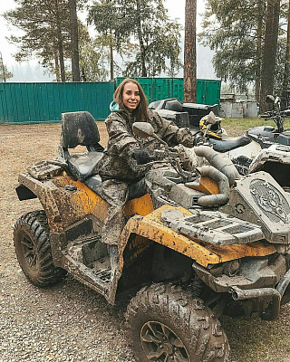 Прокат квадроциклов летом в Красноярске. Сервис Ultra Подарки. Подарочный сертификат на прокат квадроциклов летом и зимой в Красноярске. Закажите катание на квадроциклах недорого и наслаждайтесь активным отдыхом с друзьями. Выбирайте живописные маршруты для езды на квадроциклах. Сервис UltraPodarki.ru 8800-505-9530. Катание на квадроциклах, Прокат квадроциклов, езда на квадроцикле, прокат квадроциклов Красноярск, катание на квадроциклах Красноярск, Катание на квадроциклах зимой, Катание на квадроциклах летом, Сертификат на катание на квадроциклах 

