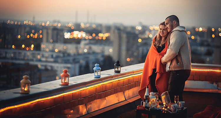 Романтическое свидание на крыше в Красноярске. Ultra Подарки. Купить романтическое свидание на крыше в Красноярске. Подарите самым близким незабываемые моменты и почувствуйте друг друга ещё ближе. Сервис UltraPodarki.ru 8 800 505 95 30. Романтическое свидание на крышев Красноярске, свидание на крышев Красноярске, свидание, сертификат на свидание на крыше, сертификат на свидание в Красноярске, купить свидание на крыше, купить свидание Красноярск