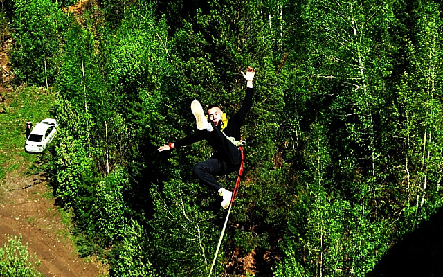 Роупджампинг - прыжки с верёвкой в Красноярске. Подарочные сертификаты Ultra Подарки. Роупджампинг в Красноярске - Экстремальный оригинальный подарок или подарочный сертификат на Роупджампинг - прыжки с верёвкой. Сервис UltraPodarki.ru 8-800-505-95-30. роупджампинг Красноярск, прыжок веревка Красноярск, роупджампинг, прыжок веревка, прыжок с веревкой, Подарок, подарочный сертификат, экстрим, экстремальный подарок