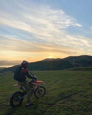 Катание на мотоцикле в Красноярске. ULTRA ПОДАРКИ. Купить катание на мотоцикле в Красноярске. Попробовав езду на мотоциклах, вы получите порцию адреналина и невероятные эмоции. Сервис: UltraPodarki.ru 8 800 505 95 30.. Катание на мотоцикле в Красноярске, прокат мотоциклов Красноярск, катание на мотоциклах, прокат мотоцикла, езда на мотоцикле Красноярск, езда на мотоцикле, мотопрогулка Красноярск, мотопрогулка