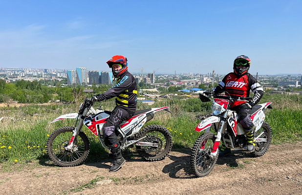 Катание на мотоцикле в Красноярске. ULTRA ПОДАРКИ. Купить катание на мотоцикле в Красноярске. Попробовав езду на мотоциклах, вы получите порцию адреналина и невероятные эмоции. Сервис: UltraPodarki.ru 8 800 505 95 30.. Катание на мотоцикле в Красноярске, прокат мотоциклов Красноярск, катание на мотоциклах, прокат мотоцикла, езда на мотоцикле Красноярск, езда на мотоцикле, мотопрогулка Красноярск, мотопрогулка, поездки на байке, личный мотоцикл, катание на мотоцикле, мотоциклетный шлем, увлечение поездками на мотоцикле, пристрастие к мотоциклам, сертификат на поездку на мотоцикле, прокатиться на мотоцикле, мото-транспорт, мото-треки, мото-поездки, езда на мотоцикле в Красноярске, катание на мотоцикле в Красноярске, мотоклуб в Красноярске