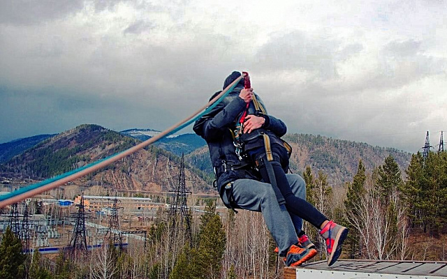 Роупджампинг - прыжки с верёвкой в Красноярске. Подарочные сертификаты Ultra Подарки. Роупджампинг в Красноярске - Экстремальный оригинальный подарок или подарочный сертификат на Роупджампинг - прыжки с верёвкой. Сервис UltraPodarki.ru 8-800-505-95-30. роупджампинг Красноярск, прыжок веревка Красноярск, роупджампинг, прыжок веревка, прыжок с веревкой, Подарок, подарочный сертификат, экстрим, экстремальный подарок
