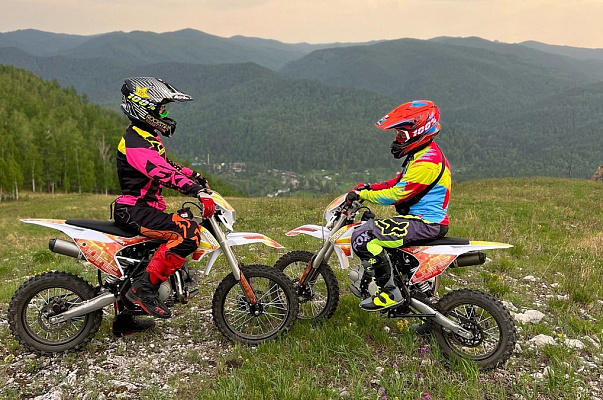 Катание на мотоцикле в Красноярске. ULTRA ПОДАРКИ. Купить катание на мотоцикле в Красноярске. Попробовав езду на мотоциклах, вы получите порцию адреналина и невероятные эмоции. Сервис: UltraPodarki.ru 8 800 505 95 30.. Катание на мотоцикле в Красноярске, прокат мотоциклов Красноярск, катание на мотоциклах, прокат мотоцикла, езда на мотоцикле Красноярск, езда на мотоцикле, мотопрогулка Красноярск, мотопрогулка, поездки на байке, личный мотоцикл, катание на мотоцикле, мотоциклетный шлем, увлечение поездками на мотоцикле, пристрастие к мотоциклам, сертификат на поездку на мотоцикле, прокатиться на мотоцикле, мото-транспорт, мото-треки, мото-поездки, езда на мотоцикле в Красноярске, катание на мотоцикле в Красноярске, мотоклуб в Красноярске