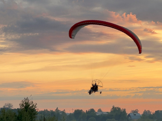 Полёт с инструктором на параплане в Красноярске. Ultra Подарки. Полёт с инструктором на параплане в Красноярске. Попробуйте полёт на двухместном параплане над столицей. Сервис: UltraPodarki.ru 8 800 505 95 30. Полёт на параплане, полёт на параплане Красноярск, полёт с инструктором на параплане Красноярск, полёт с инструктором на параплане, параплан Красноярск, параплан, парапланеризм Красноярск, купить параплан Красноярск