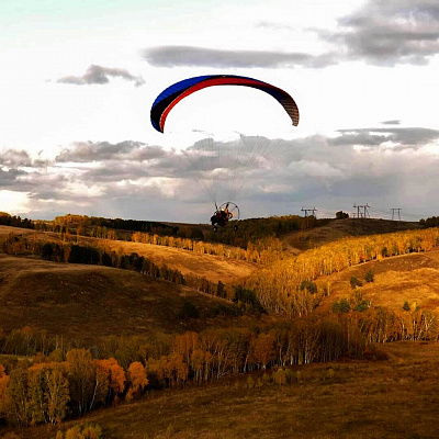 Полёт с инструктором на параплане в Красноярске. Ultra Подарки. Полёт с инструктором на параплане в Красноярске. Попробуйте полёт на двухместном параплане над столицей. Сервис: UltraPodarki.ru 8 800 505 95 30. Полёт на параплане, полёт на параплане Красноярск, полёт с инструктором на параплане Красноярск, полёт с инструктором на параплане, параплан Красноярск, параплан, парапланеризм Красноярск, купить параплан Красноярск