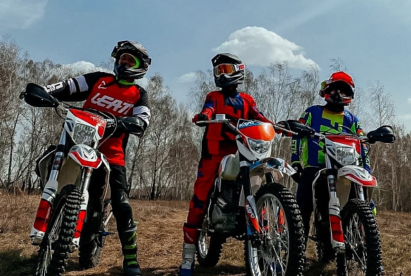 Катание на мотоцикле в Красноярске. ULTRA ПОДАРКИ. Купить катание на мотоцикле в Красноярске. Попробовав езду на мотоциклах, вы получите порцию адреналина и невероятные эмоции. Сервис: UltraPodarki.ru 8 800 505 95 30.. Катание на мотоцикле в Красноярске, прокат мотоциклов Красноярск, катание на мотоциклах, прокат мотоцикла, езда на мотоцикле Красноярск, езда на мотоцикле, мотопрогулка Красноярск, мотопрогулка, поездки на байке, личный мотоцикл, катание на мотоцикле, мотоциклетный шлем, увлечение поездками на мотоцикле, пристрастие к мотоциклам, сертификат на поездку на мотоцикле, прокатиться на мотоцикле, мото-транспорт, мото-треки, мото-поездки, езда на мотоцикле в Красноярске, катание на мотоцикле в Красноярске, мотоклуб в Красноярске