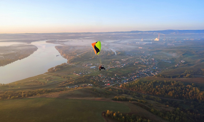Полёт с инструктором на параплане в Красноярске. Ultra Подарки. Полёт с инструктором на параплане в Красноярске. Попробуйте полёт на двухместном параплане над столицей. Сервис: UltraPodarki.ru 8 800 505 95 30. Полёт на параплане, полёт на параплане Красноярск, полёт с инструктором на параплане Красноярск, полёт с инструктором на параплане, параплан Красноярск, параплан, парапланеризм Красноярск, купить параплан Красноярск