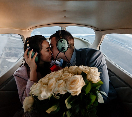 Развлекательный полёт на самолёте. Подарочные сертификаты Ultra Подарки Красноярск. Купить оригинальный подарок или подарочный сертификат на Развлекательный полёт на самолёте. Сервис UltraPodarki.ru Красноярск 8 800 505 95 30. 