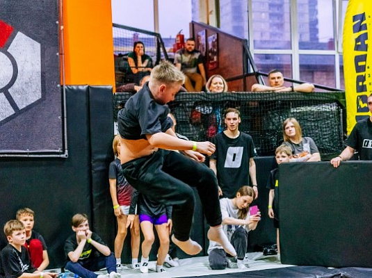  Батутный центр в Красноярске. Сервис Ultra Подарки. Купить подарочный сертификат в батутный центр, попробуйте прыжки на батуте в Красноярске. Сервис UltraPodarki.ru 8 (800) 555 95-30.. Батутный центр , батутный центр, батутный центр цены, батутный центр в Красноярске,  батутный парк, батут прыгать, прыжки +на батуте, батут Красноярск, батут спорт