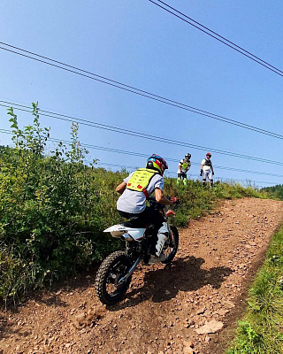 Катание на мотоцикле в Красноярске. ULTRA ПОДАРКИ. Купить катание на мотоцикле в Красноярске. Попробовав езду на мотоциклах, вы получите порцию адреналина и невероятные эмоции. Сервис: UltraPodarki.ru 8 800 505 95 30.. Катание на мотоцикле в Красноярске, прокат мотоциклов Красноярск, катание на мотоциклах, прокат мотоцикла, езда на мотоцикле Красноярск, езда на мотоцикле, мотопрогулка Красноярск, мотопрогулка