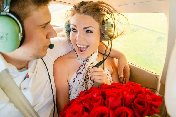 Развлекательный полёт на самолёте. Подарочные сертификаты Ultra Подарки Красноярск. Купить оригинальный подарок или подарочный сертификат на Развлекательный полёт на самолёте. Сервис UltraPodarki.ru Красноярск 8 800 505 95 30. 