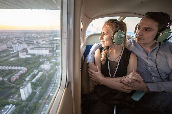 Развлекательный полёт на самолёте. Подарочные сертификаты Ultra Подарки Красноярск. Купить оригинальный подарок или подарочный сертификат на Развлекательный полёт на самолёте. Сервис UltraPodarki.ru Красноярск 8 800 505 95 30. 