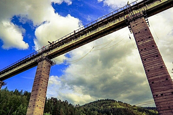 Роупджампинг - прыжки с верёвкой в Красноярске. Подарочные сертификаты Ultra Подарки. Роупджампинг в Красноярске - Экстремальный оригинальный подарок или подарочный сертификат на Роупджампинг - прыжки с верёвкой. Сервис UltraPodarki.ru 8-800-505-95-30. роупджампинг Красноярск, прыжок веревка Красноярск, роупджампинг, прыжок веревка, прыжок с веревкой, Подарок, подарочный сертификат, экстрим, экстремальный подарок