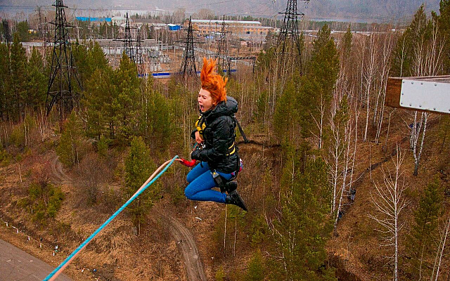 Роупджампинг - прыжки с верёвкой в Красноярске. Подарочные сертификаты Ultra Подарки. Роупджампинг в Красноярске - Экстремальный оригинальный подарок или подарочный сертификат на Роупджампинг - прыжки с верёвкой. Сервис UltraPodarki.ru 8-800-505-95-30. роупджампинг Красноярск, прыжок веревка Красноярск, роупджампинг, прыжок веревка, прыжок с веревкой, Подарок, подарочный сертификат, экстрим, экстремальный подарок
