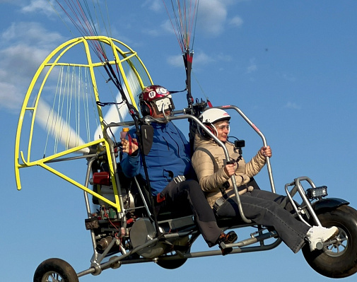 Полёт с инструктором на параплане в Красноярске. Ultra Подарки. Полёт с инструктором на параплане в Красноярске. Попробуйте полёт на двухместном параплане над столицей. Сервис: UltraPodarki.ru 8 800 505 95 30. Полёт на параплане, полёт на параплане Красноярск, полёт с инструктором на параплане Красноярск, полёт с инструктором на параплане, параплан Красноярск, параплан, парапланеризм Красноярск, купить параплан Красноярск