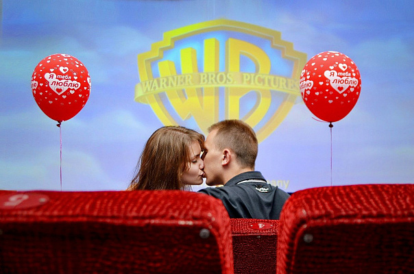 Романтическое свидание в кинотеатре в Красноярске. Ultra Подарки. Купить романтическое свидание в кинотеатре в Красноярске. Подарите самым близким незабываемые моменты и признайтесь в искренних чувствах. Сервис UltraPodarki.ru 8-800-505-95-30. Романтическое свидание в кинотеатре в Красноярске, свидание в Красноярске, свидание в кинотеатре, сертификат на свидание в кинотеатре, сертификат на свидание в Красноярске, купить свидание, купить свидание Красноярск, первое свидание, девушка свидание, хороший кинотеатре, романтический кинотеатре, романтический вечер, романтический ужин, романтические любимому, романтическая музыка